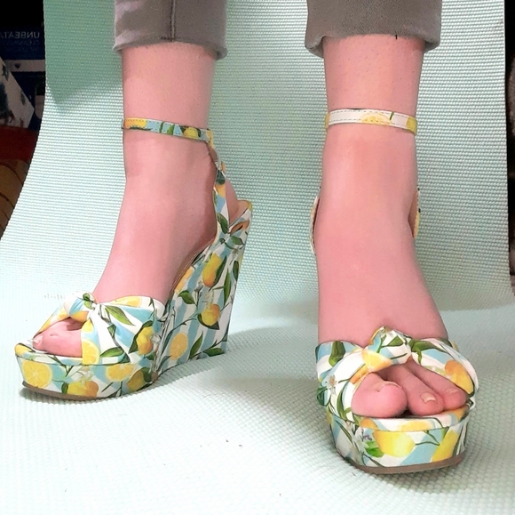 Shoedazzle, blue and yellow, size 6 - Picture 5 of 6